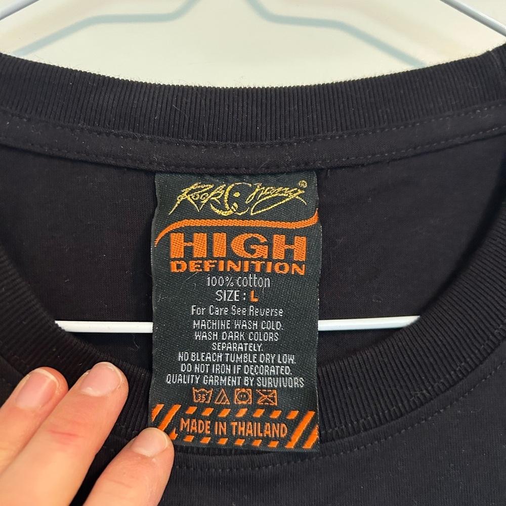 Black “free hugs” Husky Graphic Tee - Picture 3 of 4